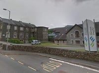 Grŵp Llandrillo Menai celebrate positive Estyn report