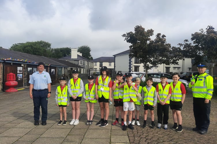 Ysgol Eifion Wyn Porthmadog pupils have been on the beat, tackling dog fouling