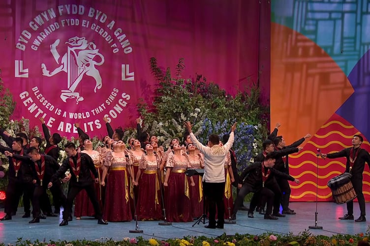 Côr y Byd yn Eisteddfod Llangollen 2023