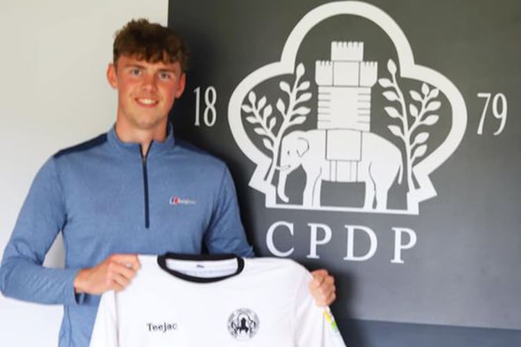 Luke Steele has signed for Pwllheli