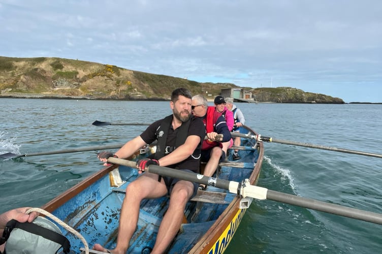 Porthdinllaen RNLI take on rowing challenge