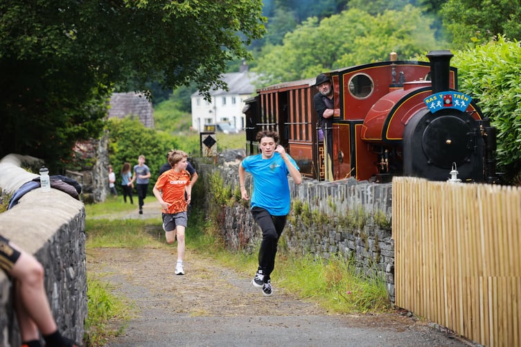 RACE THE TRAIN CORRIS
Copyright:
Dan Jones Images
dan@danjonesimages.co.uk
07939439200
06/07/2024
