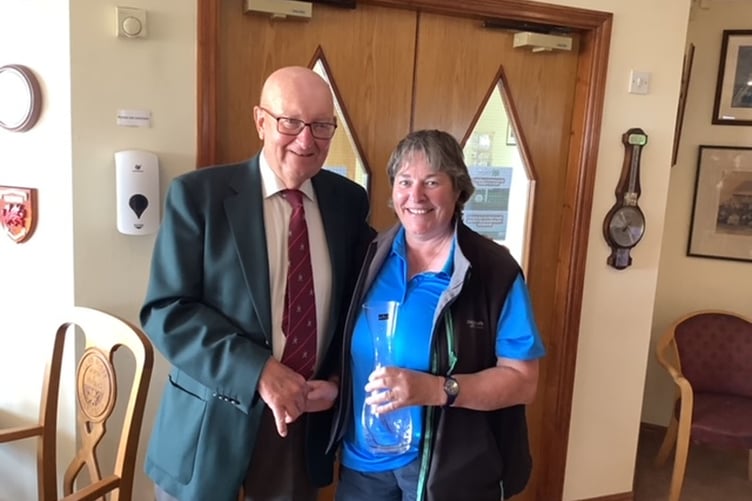 President Iori Jones presenting Helen Lewis with the Division 1 prize