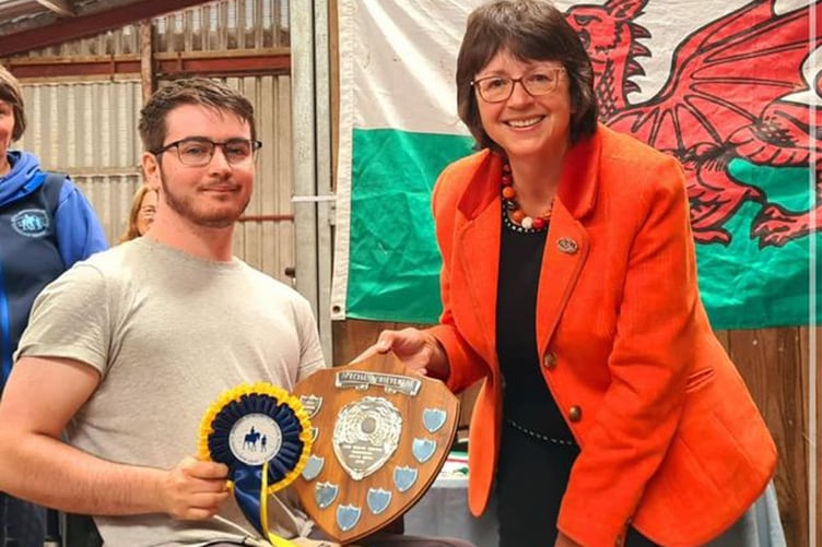 Ladies’ Captain Janet Price presents the trophy to Jamie
