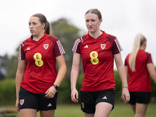 Coleg Meirion-Dwyfor students on training with Cymru squad