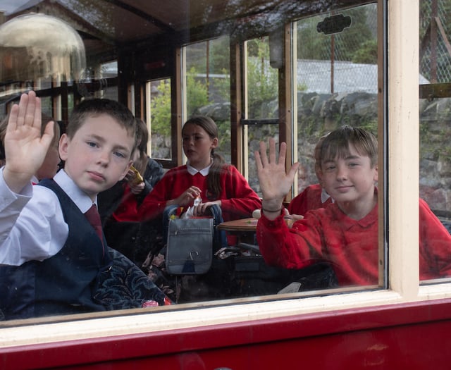 Ffestiniog Railway thanks school with train trip