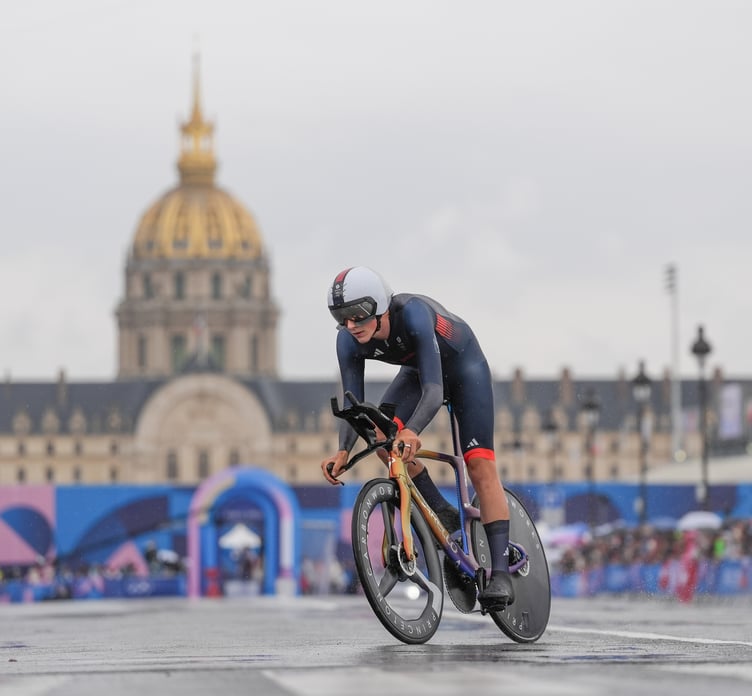 Picture by Zac Williams/SWpix.com - 27/07/2024 -  Paris 2024 Olympic Games - Cycling Road - Menâs Individual Time Trial (ITT) (32.4km) - Invalides to Pont Alexandre III, Paris, France - Josh Tarling (Great Britain)