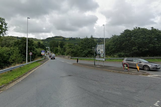 Man jailed for threatening police officers 