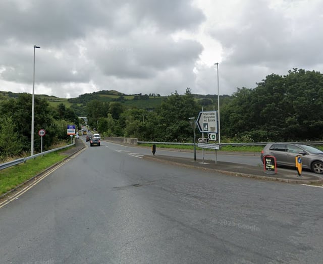 Man jailed for threatening police officers 