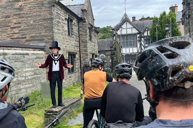 Mayor Jeremy Paige speaking with mountain bikers during the Victorian day event celebrating 150 years of the clocktower