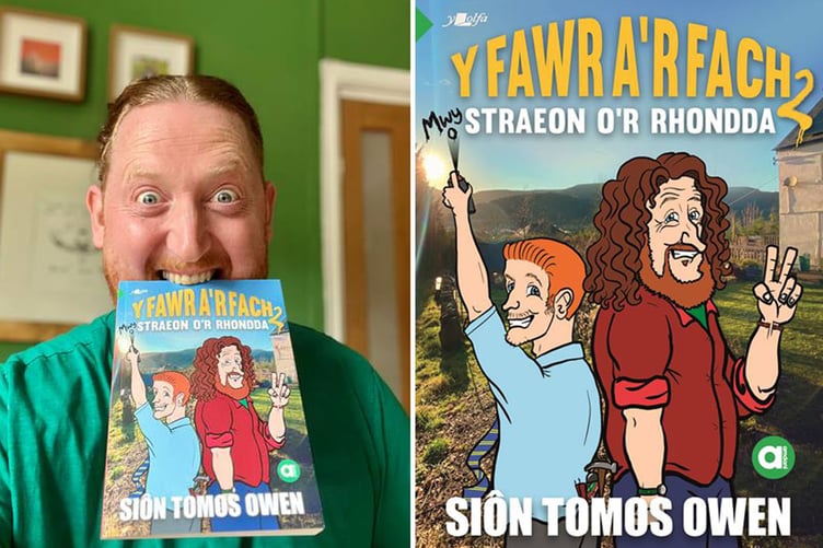 Sion Tomos Owen a'i lyfr newydd