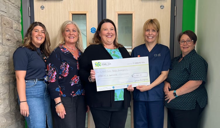 Paige Denyer, Hywel Dda Health Charities; Elinor Powell and Rhian Davies, Cyfeillion Bronglais League of Friends; Becky Pateman, Ward Manager; Ann Elias, Ward Clerk