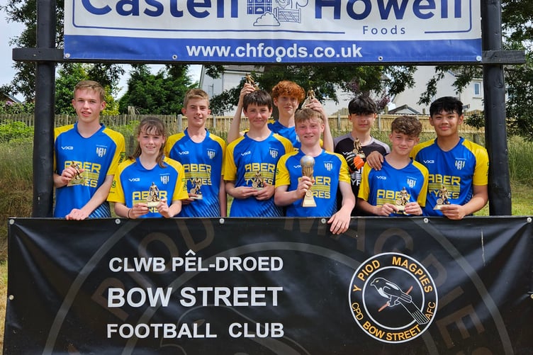 Under 15 winners – Ystwyth Bears Glas
