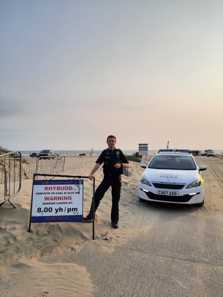 Police are reminding people that the beach barrier comes down at 8pm. Photo: NWP Gwynedd South