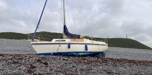 Yacht left marooned on Tanybwlch beach