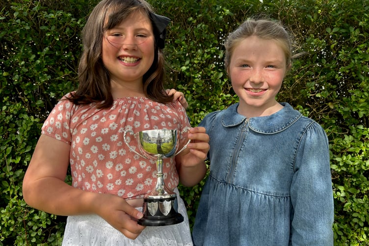 Unawd a Llefaru 8 – 10 oed 1. Nanw Griffiths-Jones, Cwrtnewydd 2. Sara Lewis, Mydroilyn.