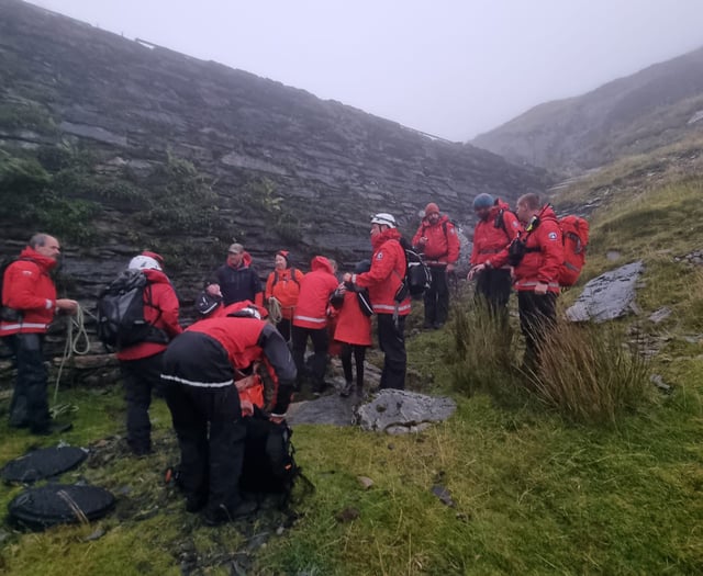 Lost family of six rescued from Cnicht
