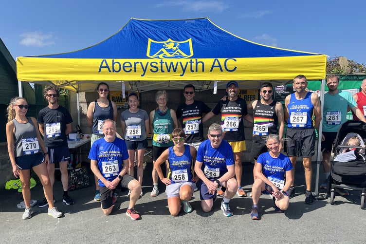 Runners raring to go at the Rali Bae Ceredigion one mile race