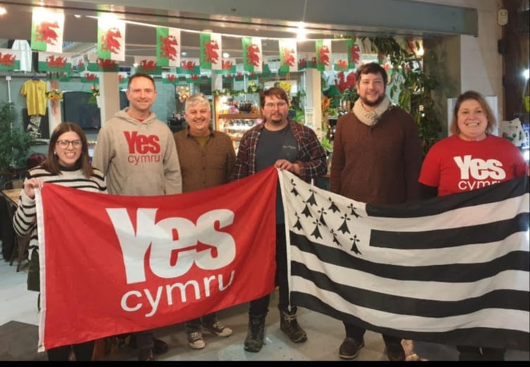 Some of the members of YesCymru Bro Ffestiniog