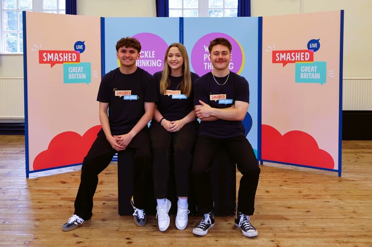 An award-winning alcohol awareness theatre production returns to Gwynedd this week as part of its biggest tour of the UK to date.
‘Smashed’