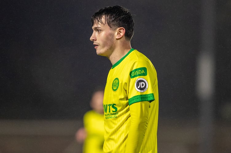 FLINT, WALES - 25TH SEPTEMBER 2024: Caernarfon Town's Louis Lloyd during the JD Cymru Premier fixture between Flint Town United and Caernarfon Town at the Essity Stadium, Flint. 25th of September, Flint, Wales (Pic by Nik Mesney/FAW)