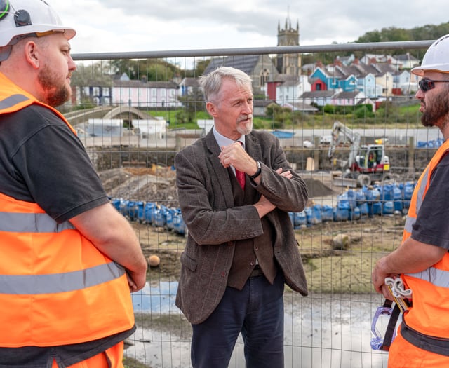 Minister visits Aberaeron as flood defence work continues
