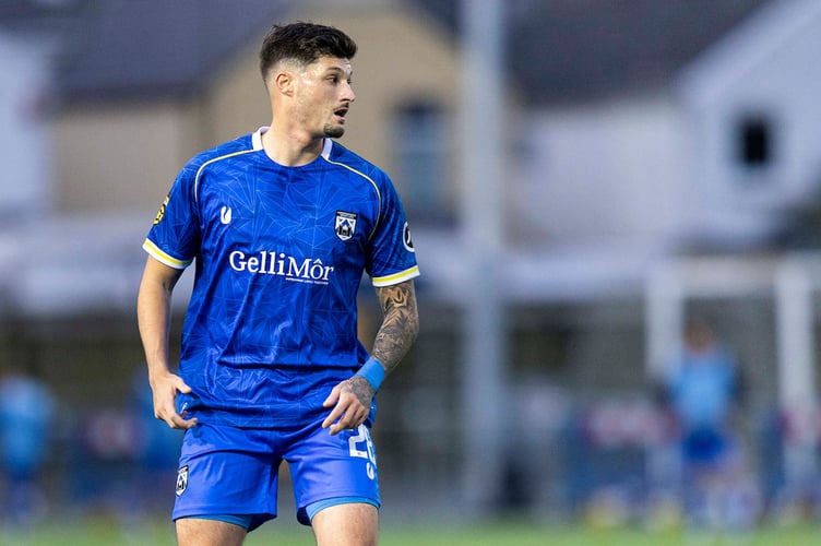 CARMARTHEN, WALES - 22ND AUGUST 2024: 
Ben Ahmun of Haverfordwest County in action.
Haverfordwest County v Penybont in the JD Cymru Premier at Richmond Park on the 22nd August 2024. (Pic by Lewis Mitchell/FAW)