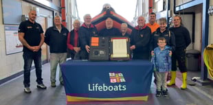 Aberdyfi welcomes RNLI anniversary scroll