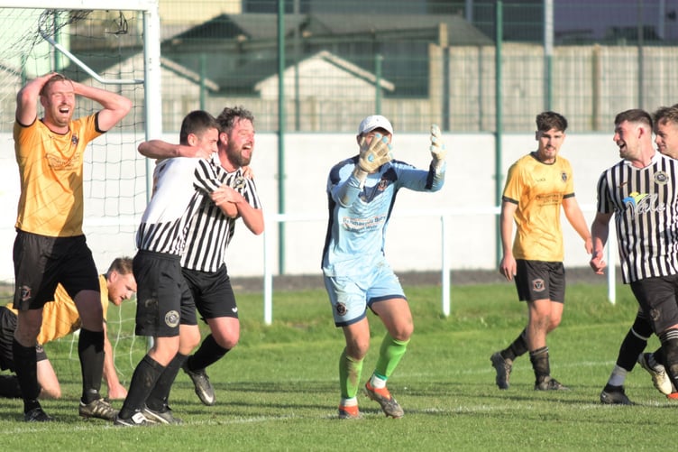 Bow Street celebrate their late winner against Builth Wells (Photo: Bev Hemmings)