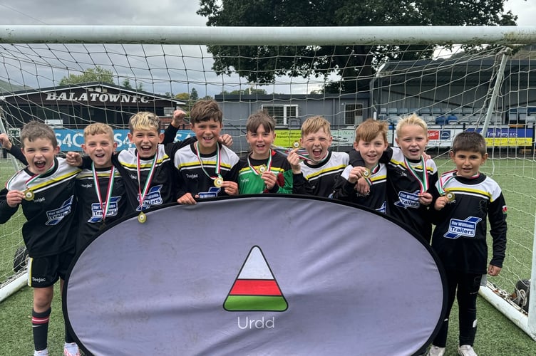 Ysgol Godre'r Berwyn's triumphant Urdd football team