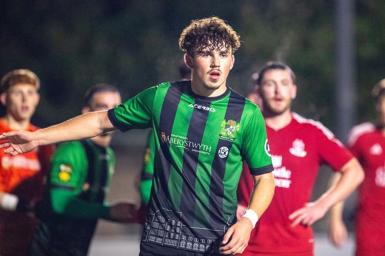 FLINT, WALES - 22ND OCTOBER 2024: Aberystwyth Town's Tom Mason during the Nathaniel MG Cup Quarter Final fixture between Connah's Quay Nomads and Aberystwyth Town at the Essity Stadium, Flint. 22nd of October, Flint, Wales (Pic by Nik Mesney/FAW)