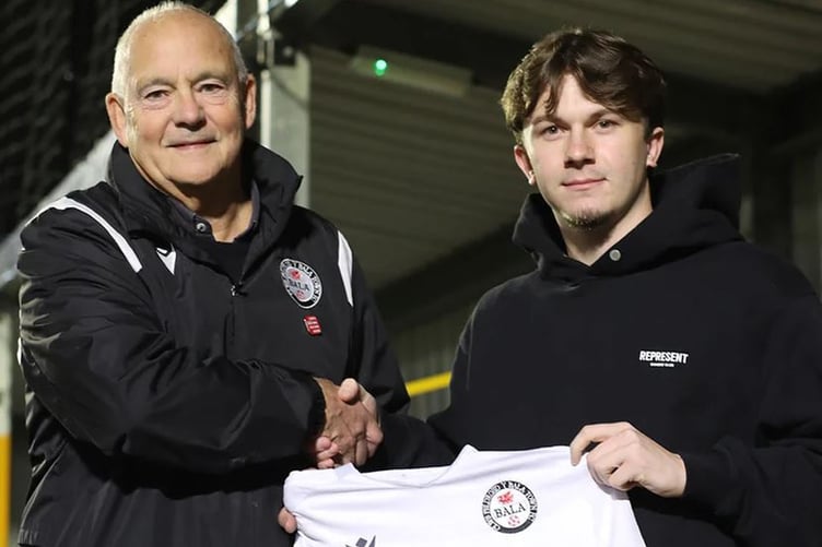 Liam Higgins with Bala chief executive Nigel Aykroyd