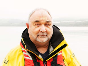 New Quay RNLI congratulates their long-serving volunteer Coxswain