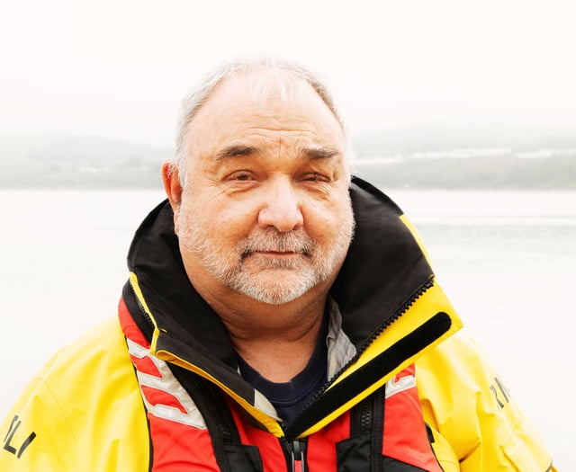 New Quay RNLI congratulates their long-serving volunteer Coxswain