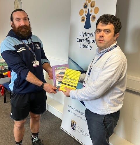 Paul Stubbs, Ceredigion Youth Worker and Emyr Lloyd, Ceredigion Assistant Librarian