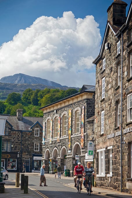 Ty Siamas and Eldon Square with Cadair Idris in background
Dolgellau
Gwynedd
Mid
Towns and Villages