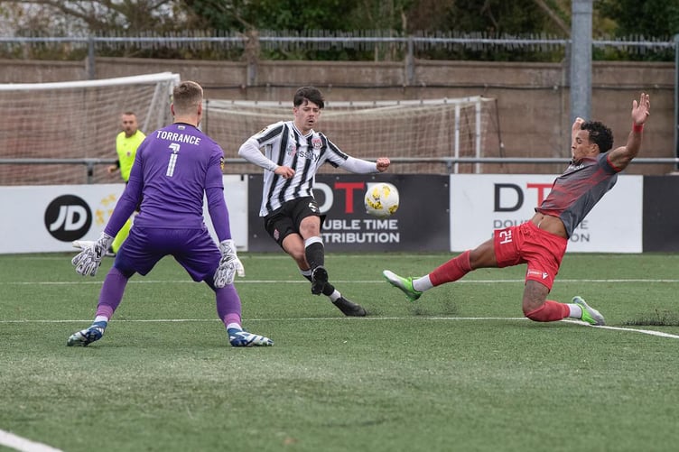 Substitute Luke Mariette goes close for Flint against Bala (Photo: All Sports Media)