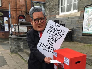 Uncanny Keir visits Cardigan campaigning to stop new fossil fuels