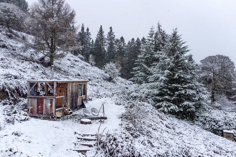 UK 1ST SNOW OF 2024
UK Experiences its first drop of snow 
Pictures show snow around the hills of Powys Mid-Wales
Dyfi Forest Retreat cabin in the snow
Copyright:
Dan Jones Images
dan@danjonesimages.co.uk
07939439200
19/11/2024