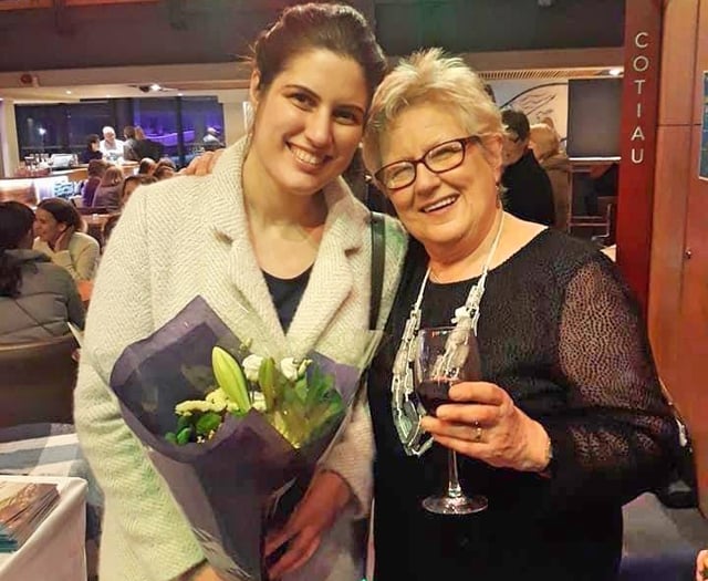 Harpists raise hundreds for Ukrainian children
