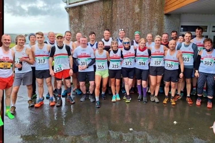 Sarh Helen runners at Ras y Mast