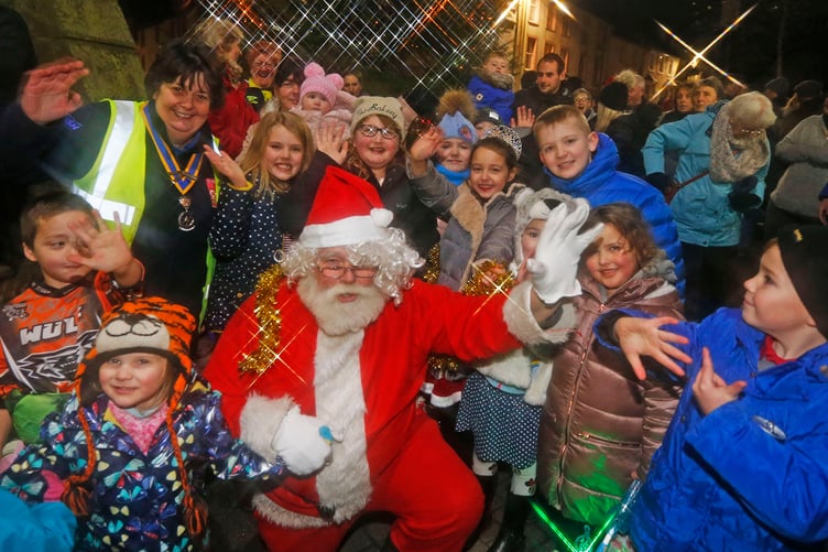 Machynlleth Christmas Lights Switch in 2017