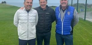 Wales legend Saunders takes in a round at Nefyn