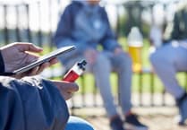 Fall in number of school pupils regularly vaping