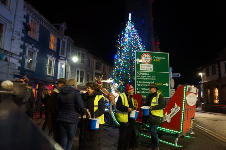 Machynlleth Rotary Club volunteers with Santa's sleigh