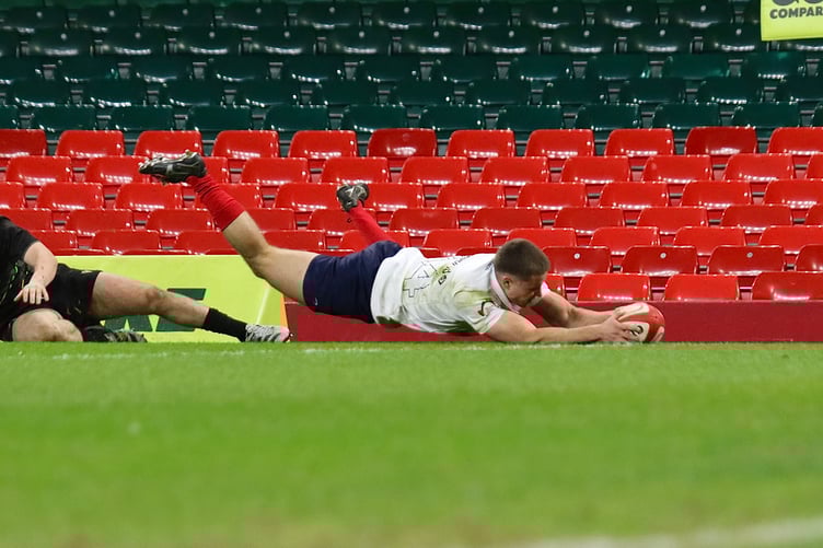 Wing Thomas Williams gets his second try of the final