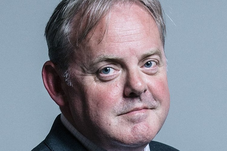 Cadeirydd dros dro Guto Bebb