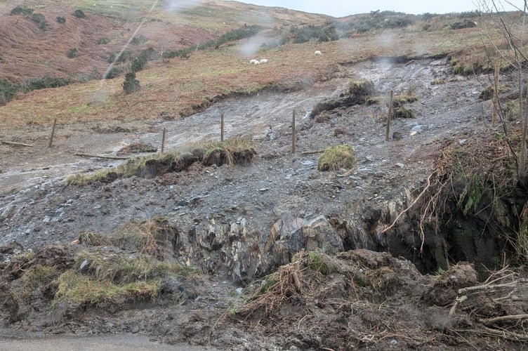 Traffig Cymru Gogledd a Chanolbarth Traffic Wales North & Mid shared this photograph of the  Minffordd landslip
