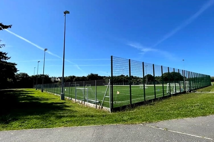 Plans for new fencing at Cardigan’s Teifi Leisure Centre all-weather pitch have been given the go-ahead