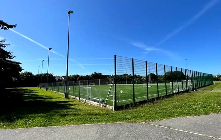Plans for new fencing at Cardigan’s Teifi Leisure Centre all-weather pitch have been given the go-ahead